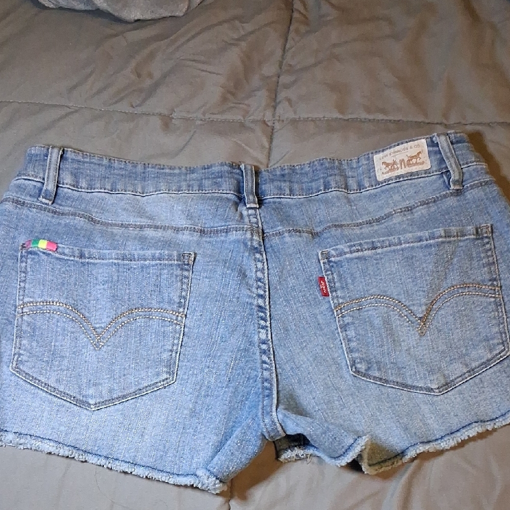 Levi's Light Blue Denim Frayed Hem Women's Shorts - Picture 5 of 8